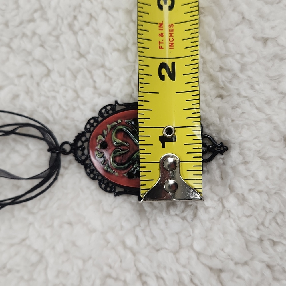 Black and Red Swan CameoPendant Necklace On Ribbon - Picture 3 of 7